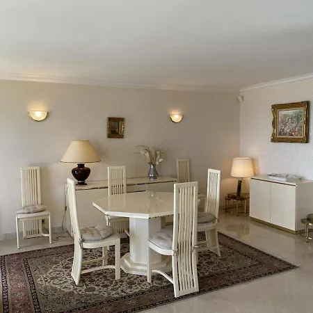 - Grand 2 Pieces Avec Balcon Et Parking, Face A La - Fr-1-478-4