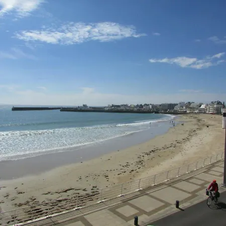 - Grand 2 Pieces Avec Balcon Et Parking, Face A La - Fr-1-478-4 Apartment