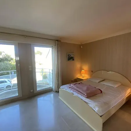 - Grand 2 Pieces Avec Balcon Et Parking, Face A La - Fr-1-478-4 Apartment *