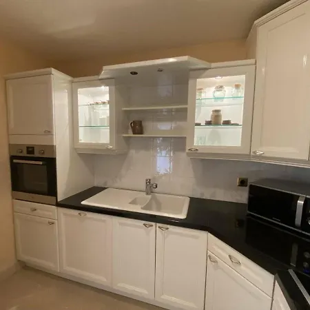 - Grand 2 Pieces Avec Balcon Et Parking, Face A La - Fr-1-478-4 Apartment *
